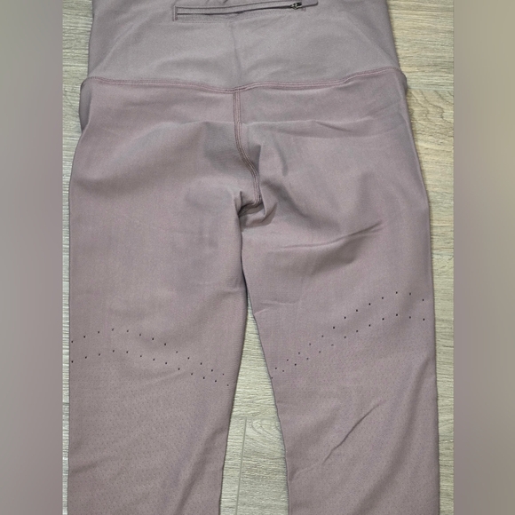 Lululemon Womans Tight Stuff Tight II Size 6 Light Purple-Violet - Picture 5 of 9